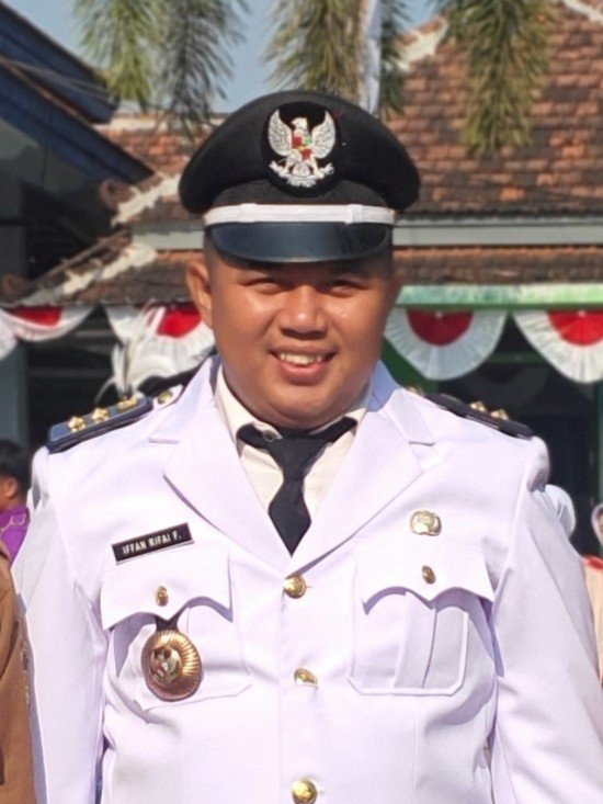 IFFAN RIFAI FATUMULOH - KEPALA DESA